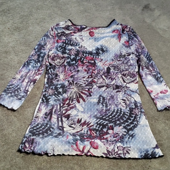 Top - Picture 2 of 2